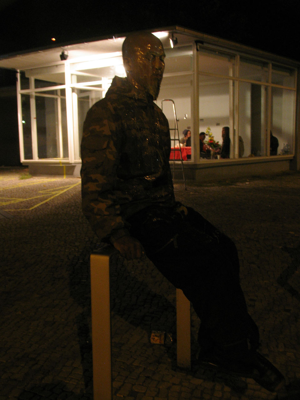Photographic documentation of RYLLEGA Berlin (Performance by Nguyen Anh Tuan, 21 September 2008)